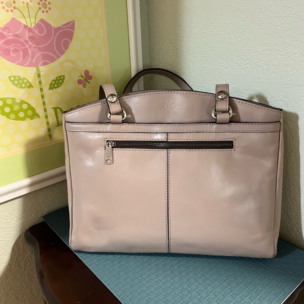 Beautiful NEW Patricia Nash leather Shoulder Bag - Taupe Stone color NWT